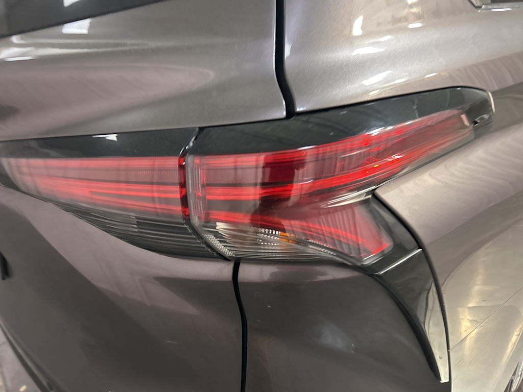 Thumbnail: 2021 Toyota Sienna - 19