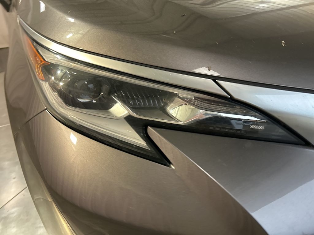 Thumbnail: 2021 Toyota Sienna - 14