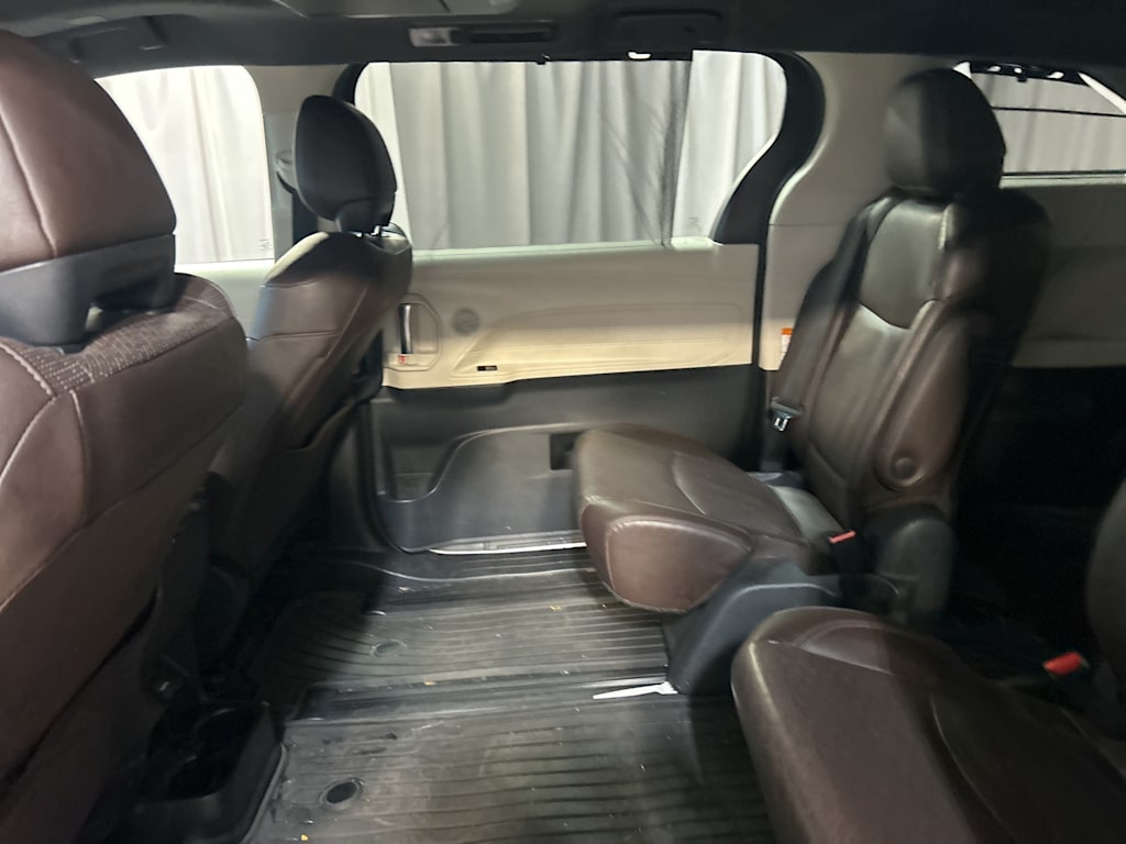 Thumbnail: 2021 Toyota Sienna - 26
