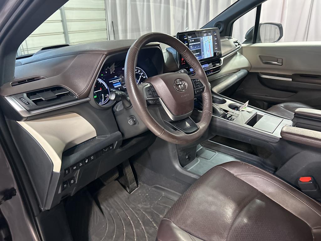 Thumbnail: 2021 Toyota Sienna - 6