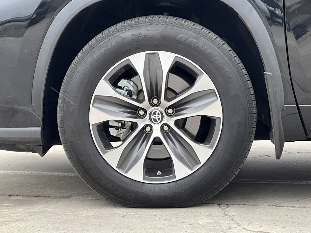 Thumbnail: 2021 Toyota Highlander - 8