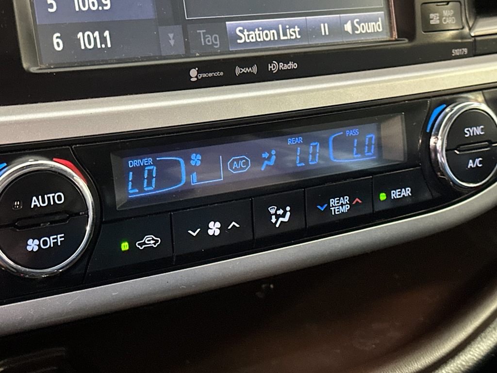 Thumbnail: 2018 Toyota Highlander - 25