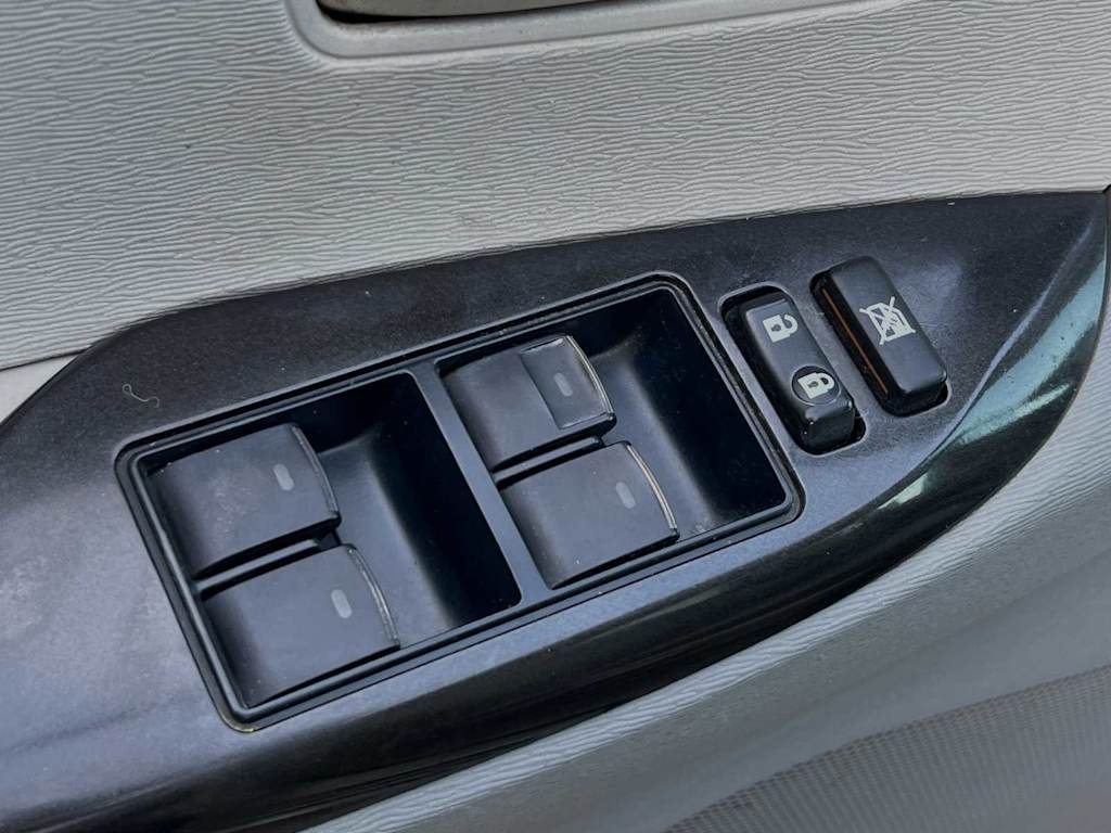 2011 Toyota Sienna Base 23