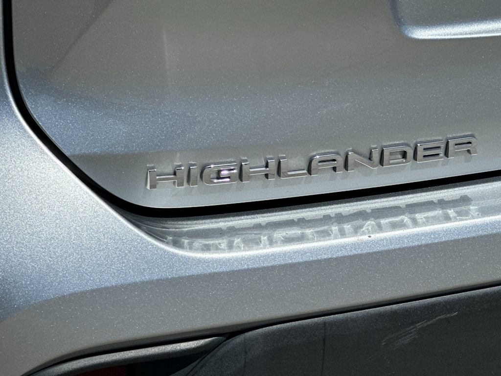 Thumbnail: 2023 Toyota Highlander - 7
