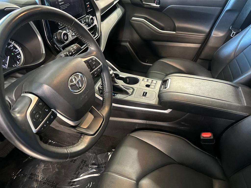 Thumbnail: 2023 Toyota Highlander - 9