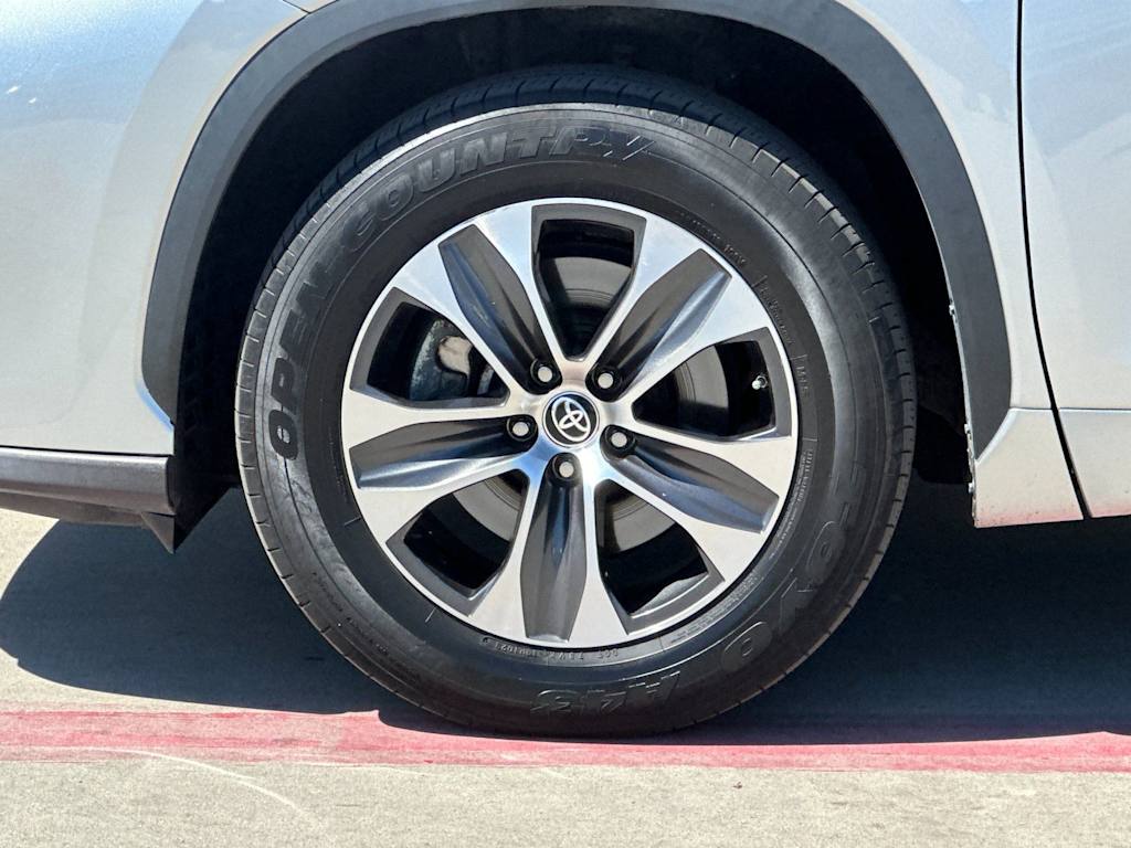 Thumbnail: 2023 Toyota Highlander - 8