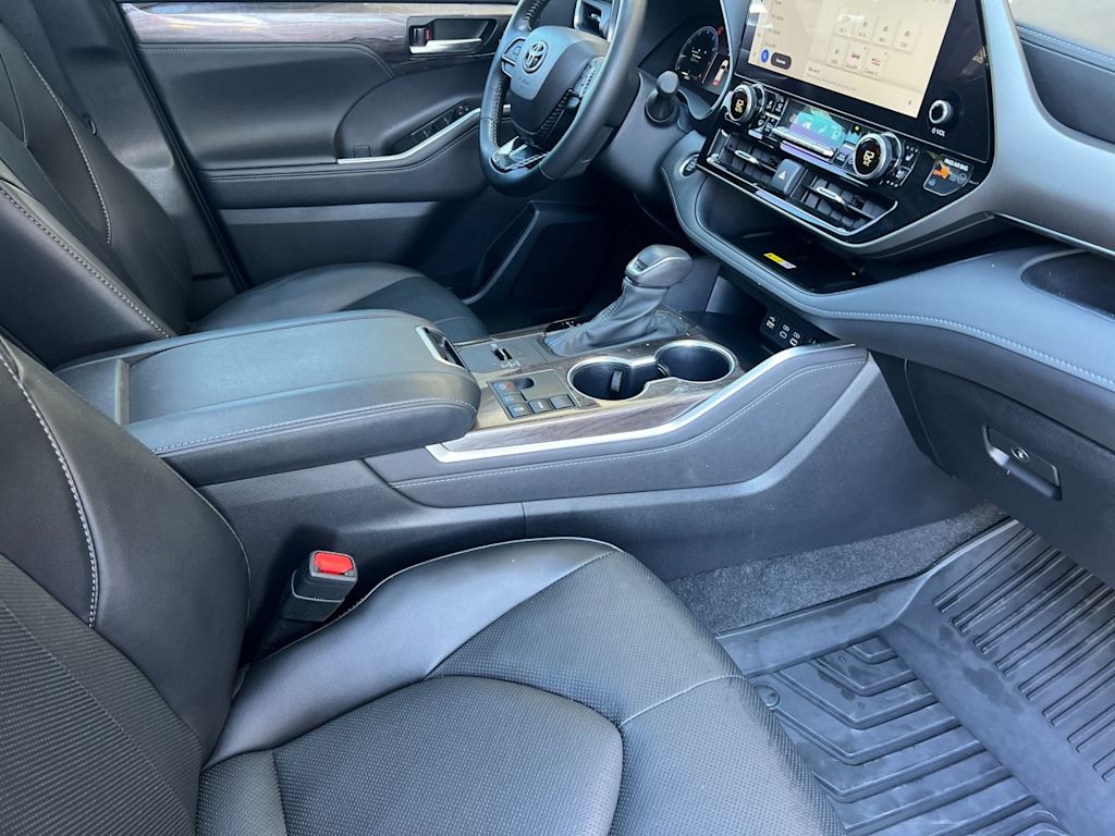 Thumbnail: 2024 Toyota Highlander - 10