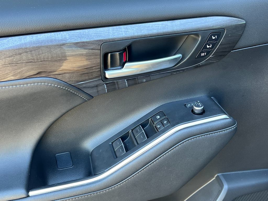 Thumbnail: 2024 Toyota Highlander - 21