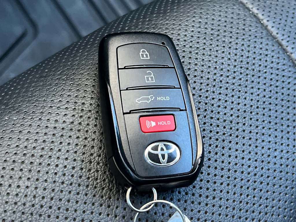 Thumbnail: 2024 Toyota Highlander - 16