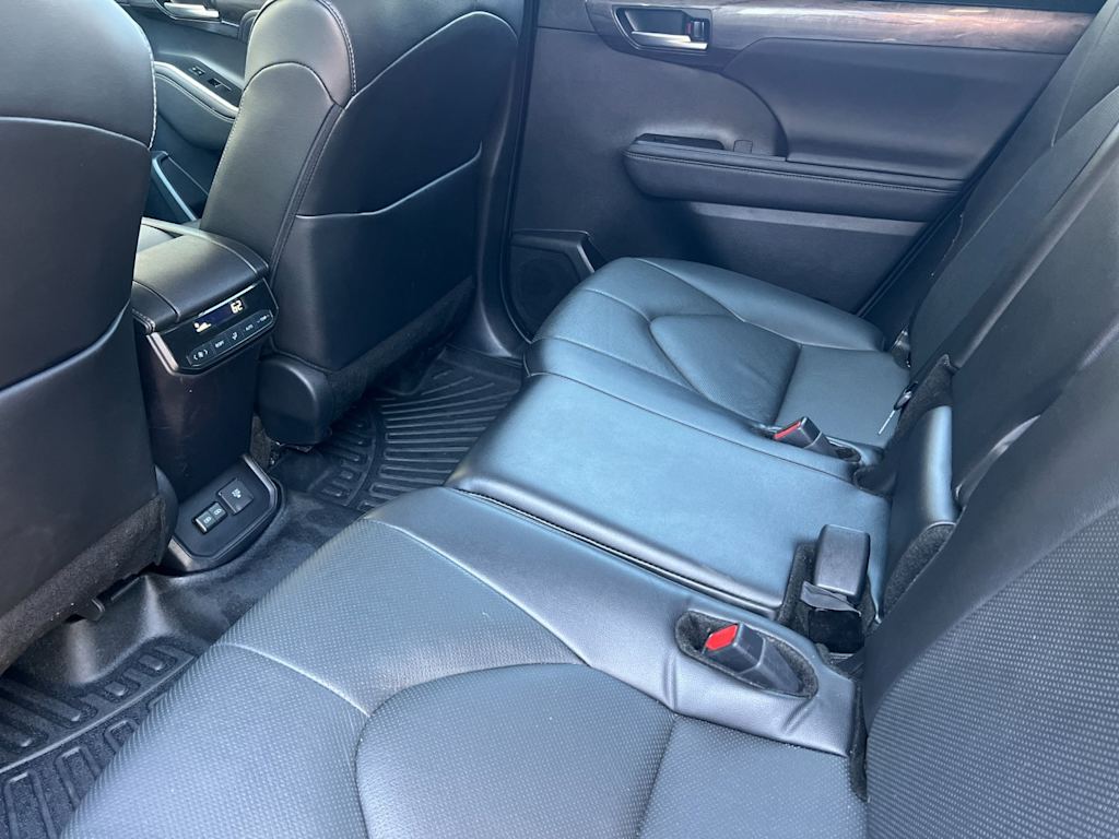 Thumbnail: 2024 Toyota Highlander - 11