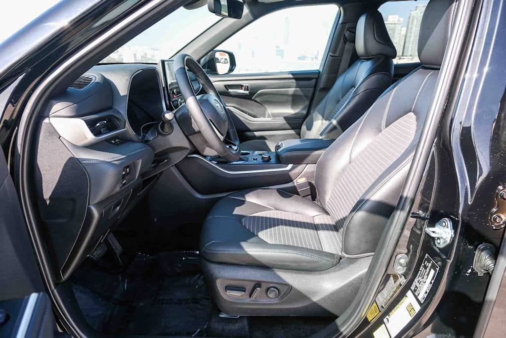 Thumbnail: 2025 Toyota Highlander - 10