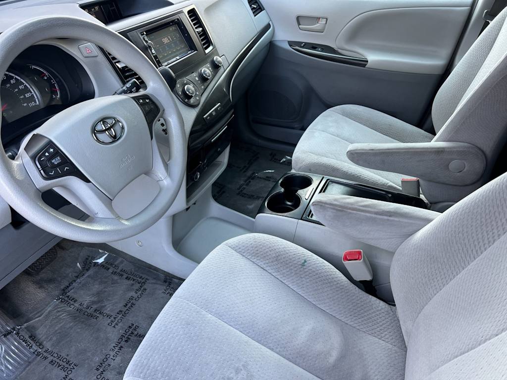 2012 Toyota Sienna LE 10