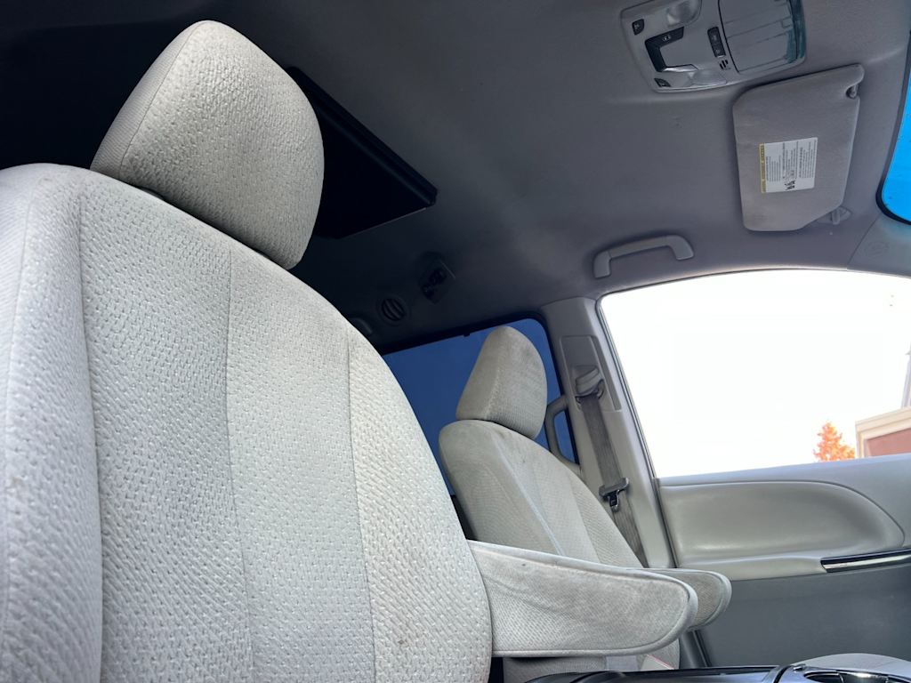 2012 Toyota Sienna LE 26