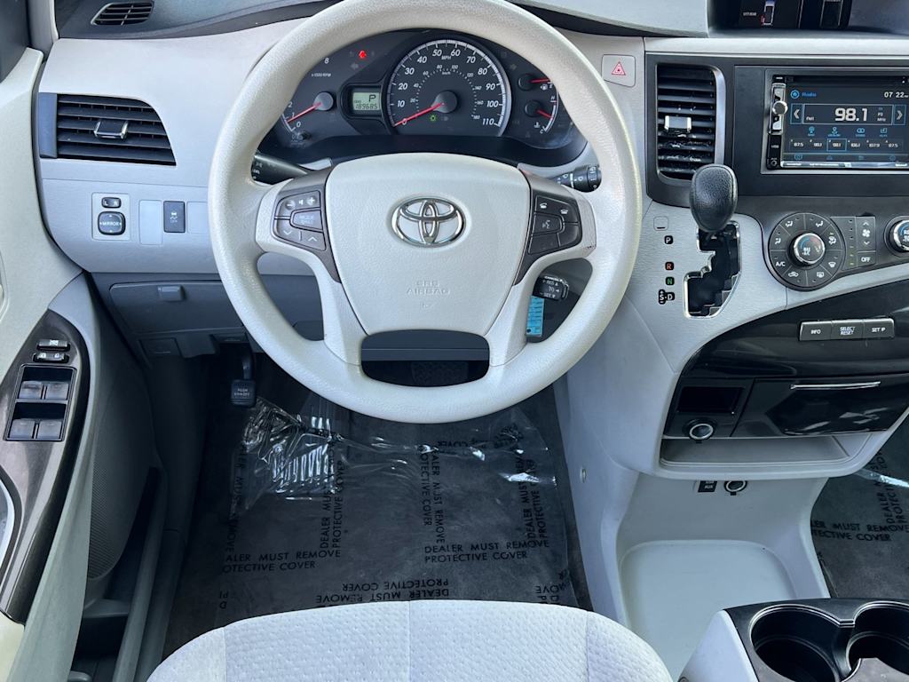 2012 Toyota Sienna LE 9