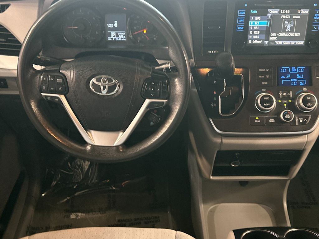 Thumbnail: 2015 Toyota Sienna - 12
