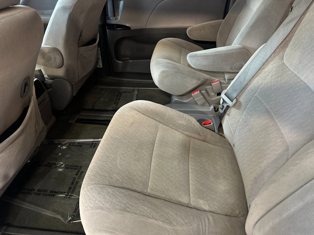 Thumbnail: 2015 Toyota Sienna - 10