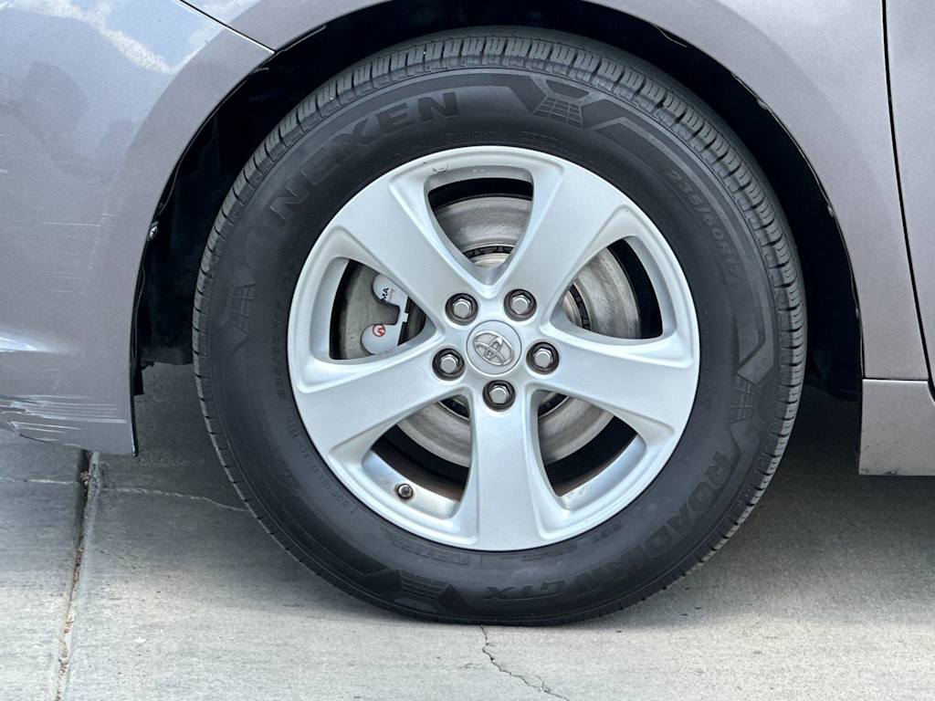 Thumbnail: 2015 Toyota Sienna - 8