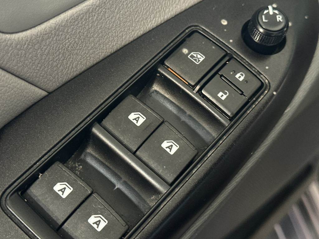 Thumbnail: 2015 Toyota Sienna - 21