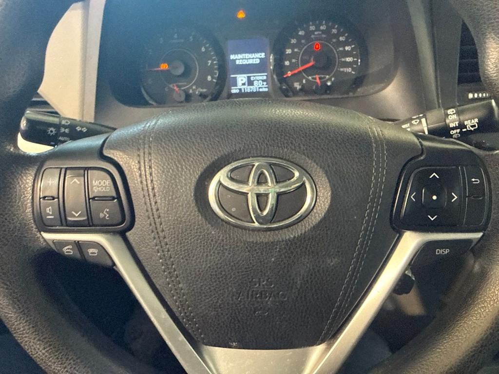 Thumbnail: 2016 Toyota Sienna - 25