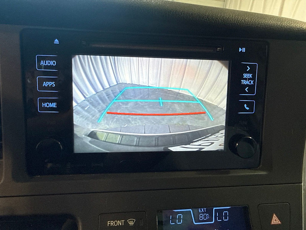 Thumbnail: 2016 Toyota Sienna - 30