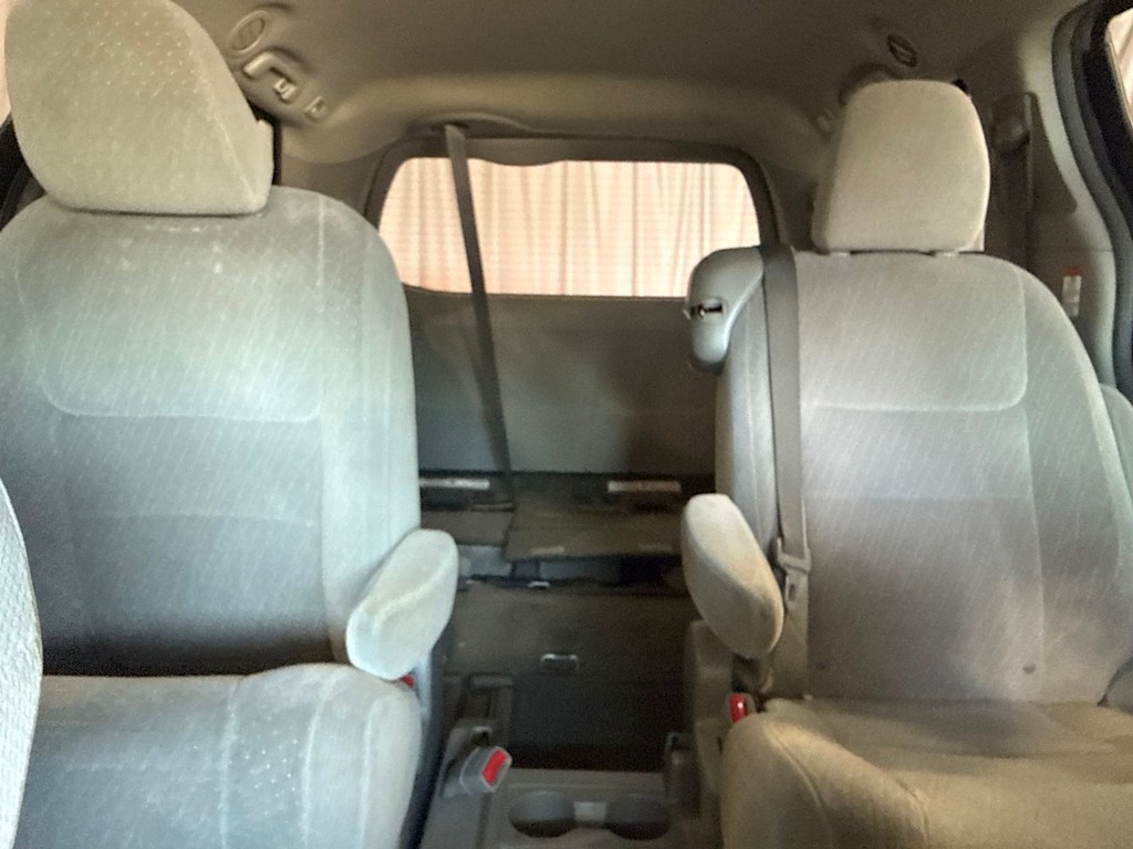 Thumbnail: 2016 Toyota Sienna - 24