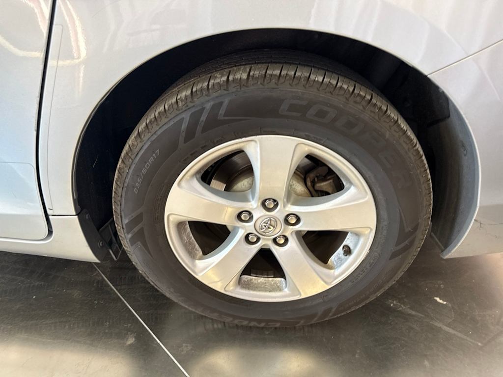 Thumbnail: 2016 Toyota Sienna - 7