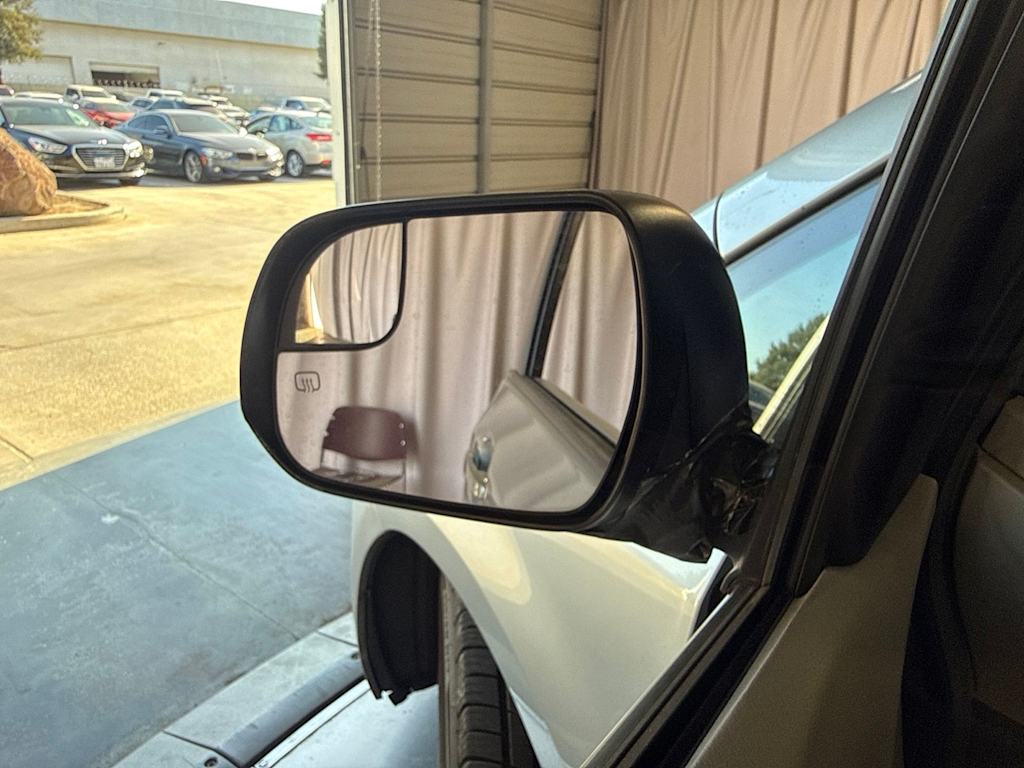 Thumbnail: 2016 Toyota Sienna - 23
