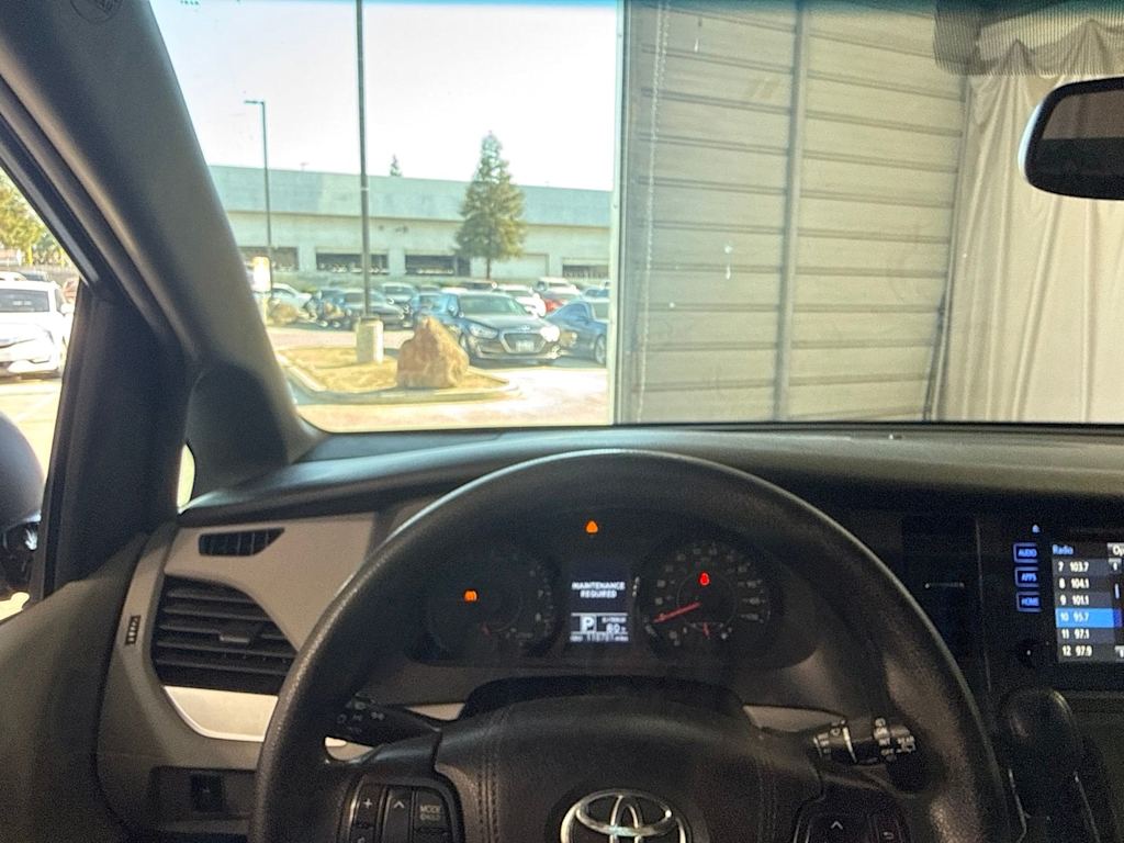 Thumbnail: 2016 Toyota Sienna - 11