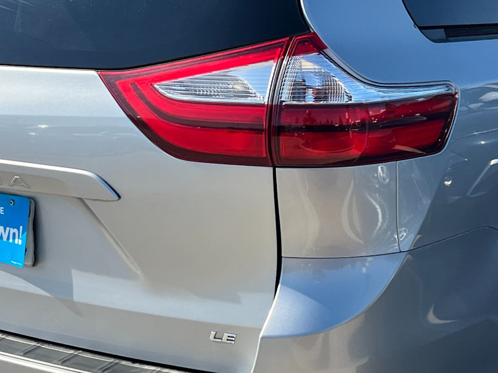 Thumbnail: 2017 Toyota Sienna - 31