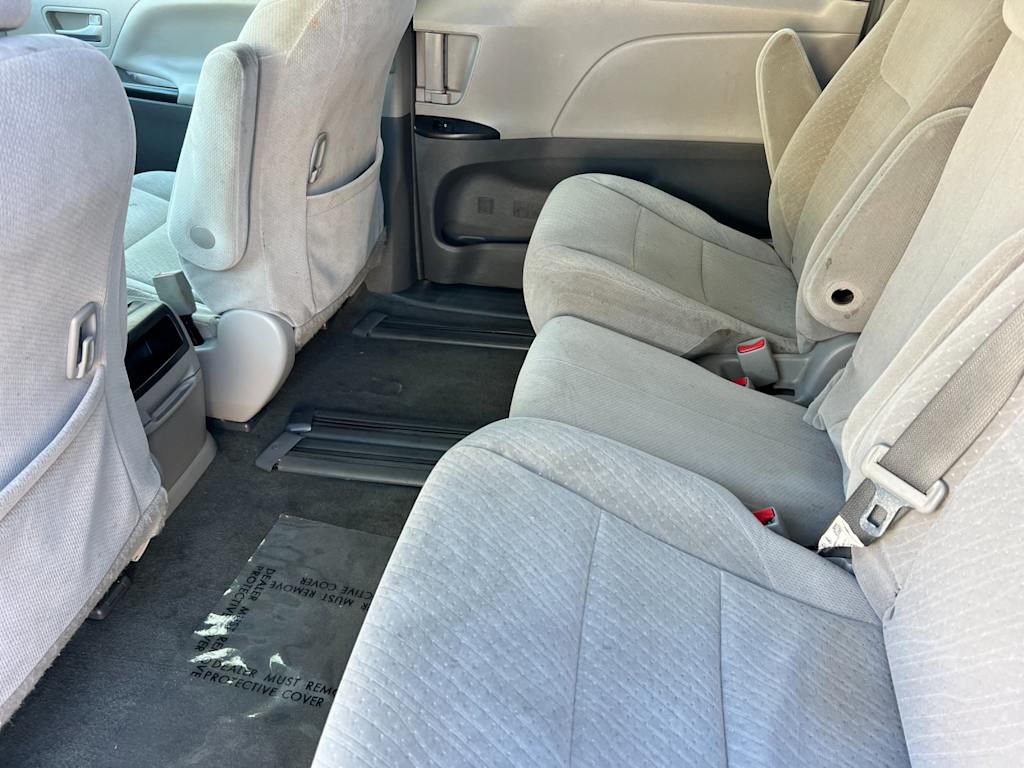 Thumbnail: 2017 Toyota Sienna - 11