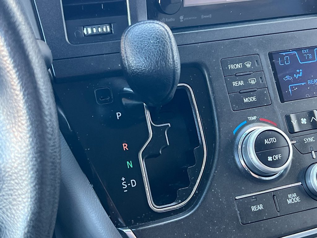 Thumbnail: 2017 Toyota Sienna - 14