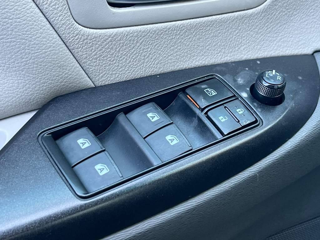 Thumbnail: 2017 Toyota Sienna - 23