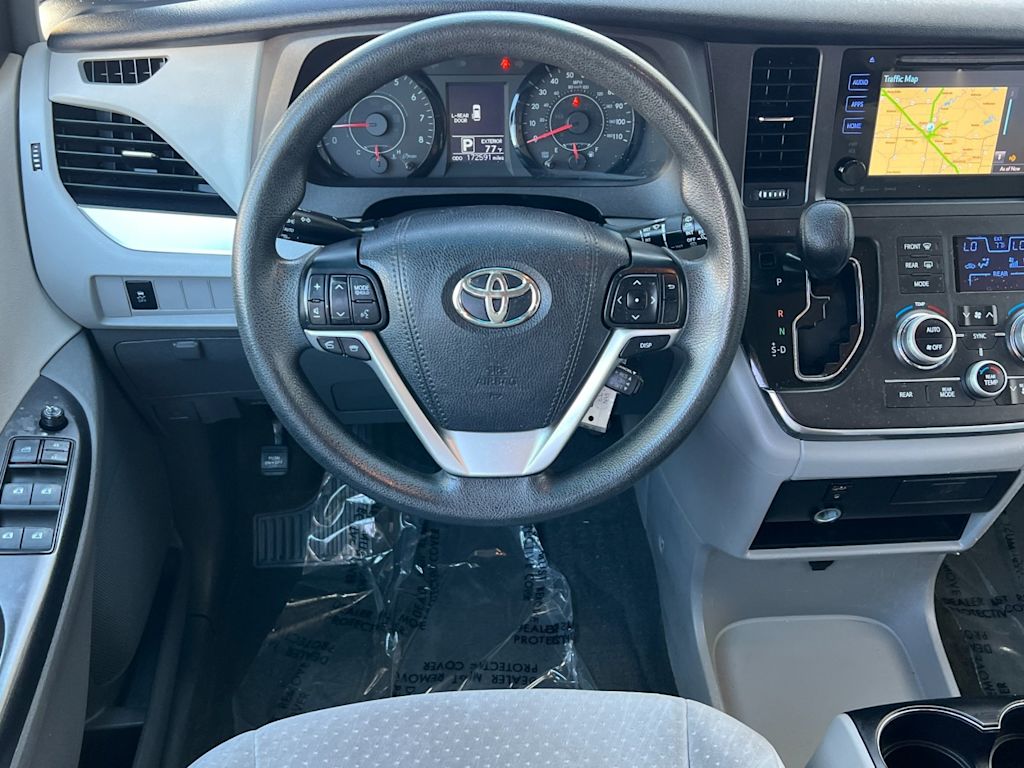 Thumbnail: 2017 Toyota Sienna - 12