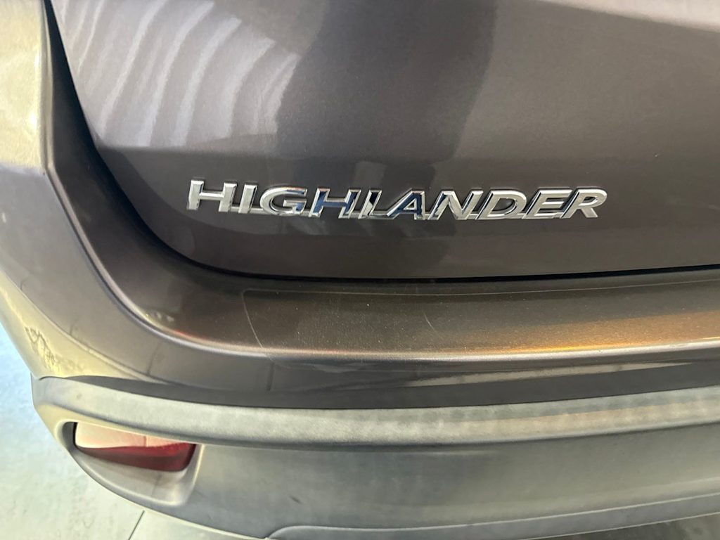 Thumbnail: 2019 Toyota Highlander - 6