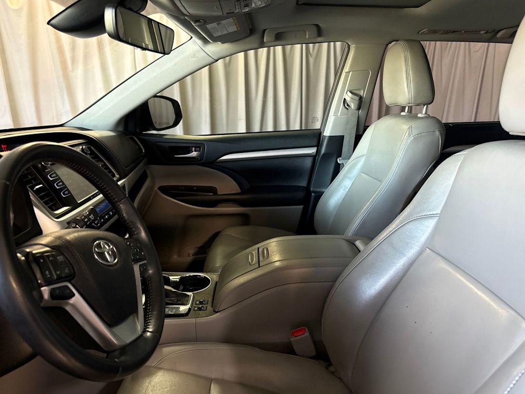 Thumbnail: 2019 Toyota Highlander - 8