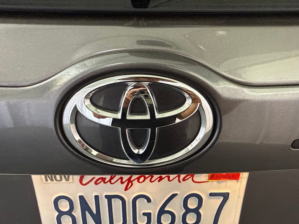 Thumbnail: 2019 Toyota Highlander - 19