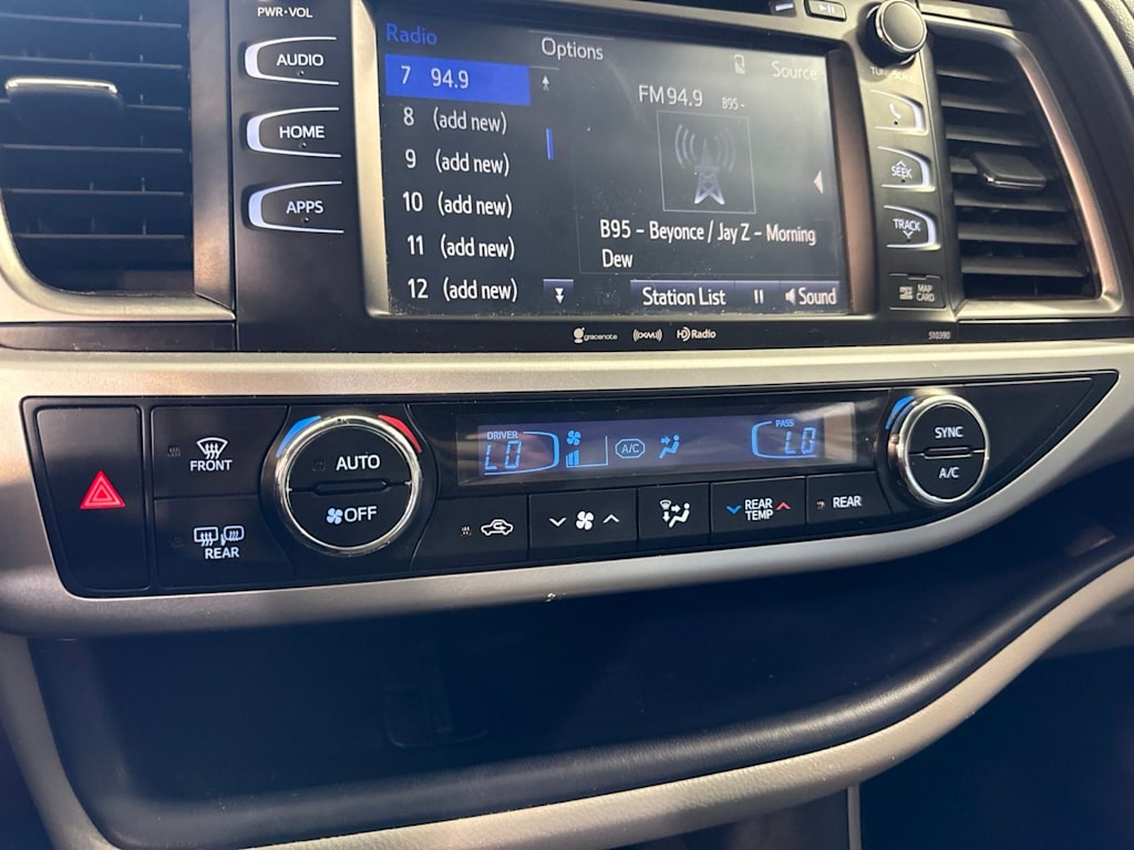 Thumbnail: 2019 Toyota Highlander - 25
