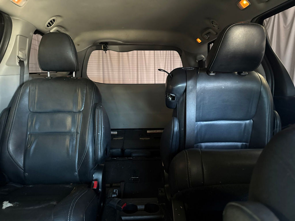 Thumbnail: 2015 Toyota Sienna - 22