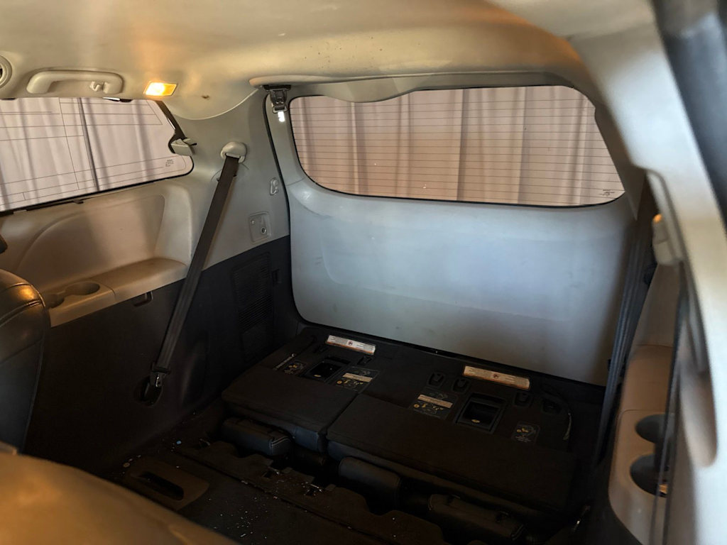 Thumbnail: 2015 Toyota Sienna - 8