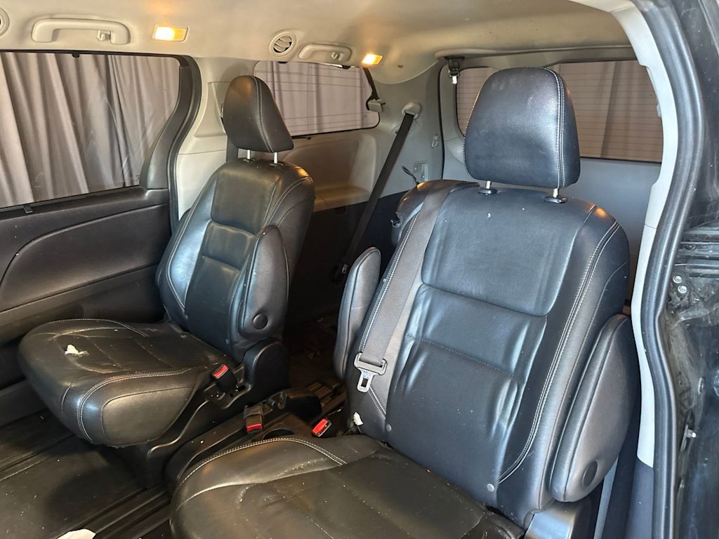 Thumbnail: 2015 Toyota Sienna - 9