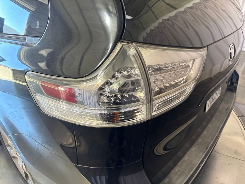 Thumbnail: 2015 Toyota Sienna - 18