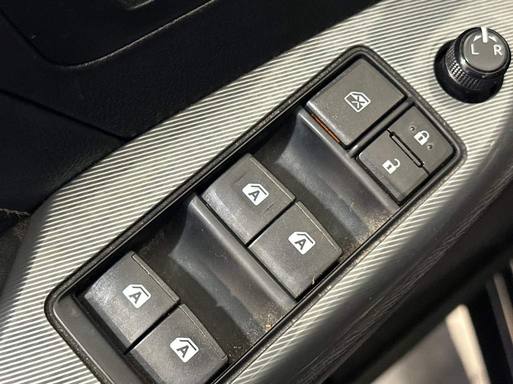 Thumbnail: 2015 Toyota Sienna - 20