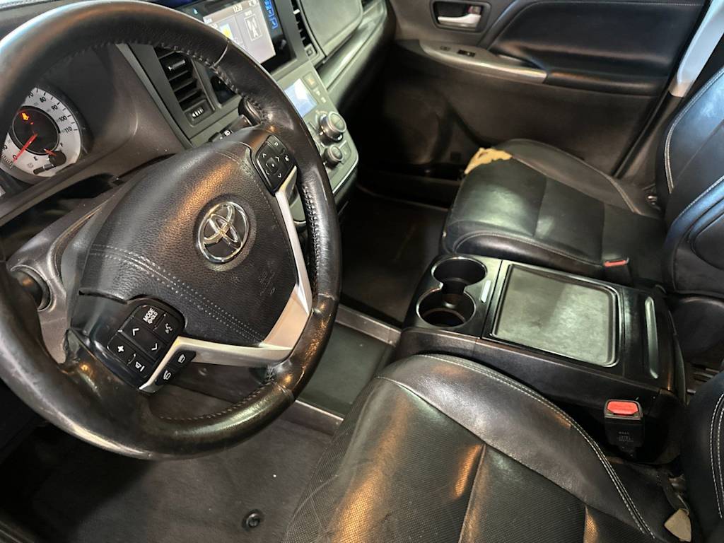 Thumbnail: 2015 Toyota Sienna - 10