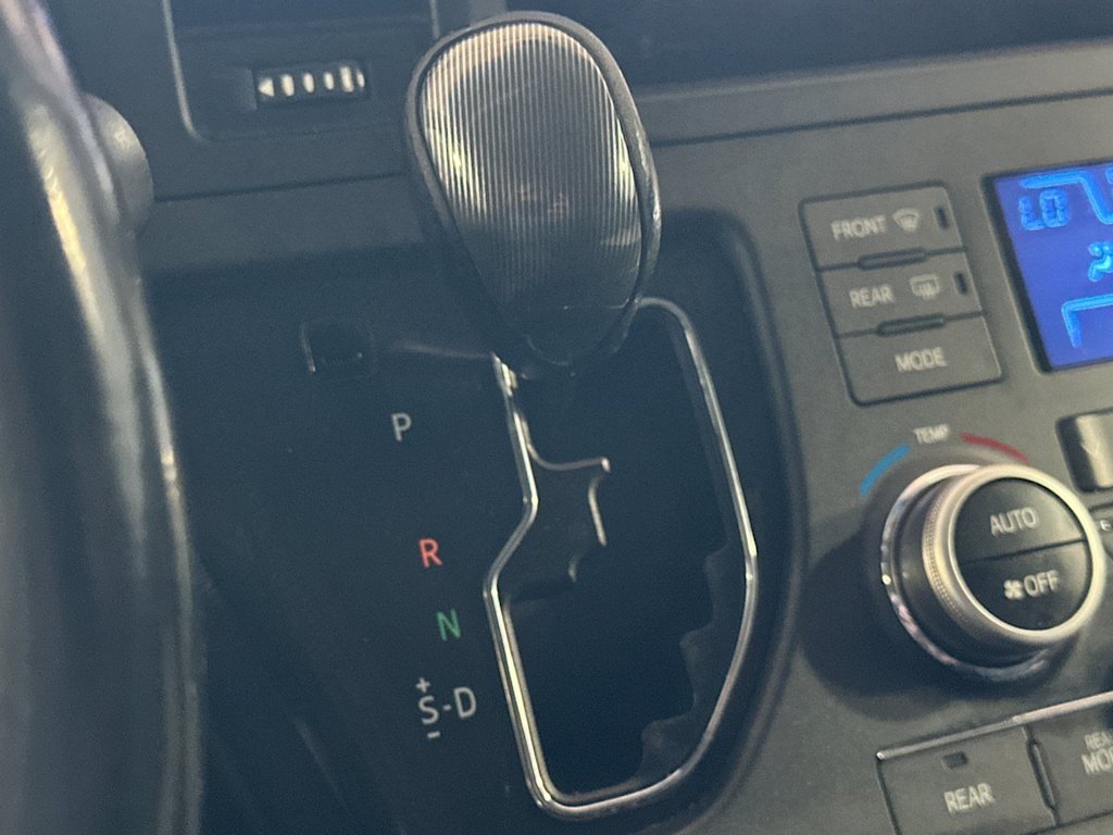 Thumbnail: 2015 Toyota Sienna - 26