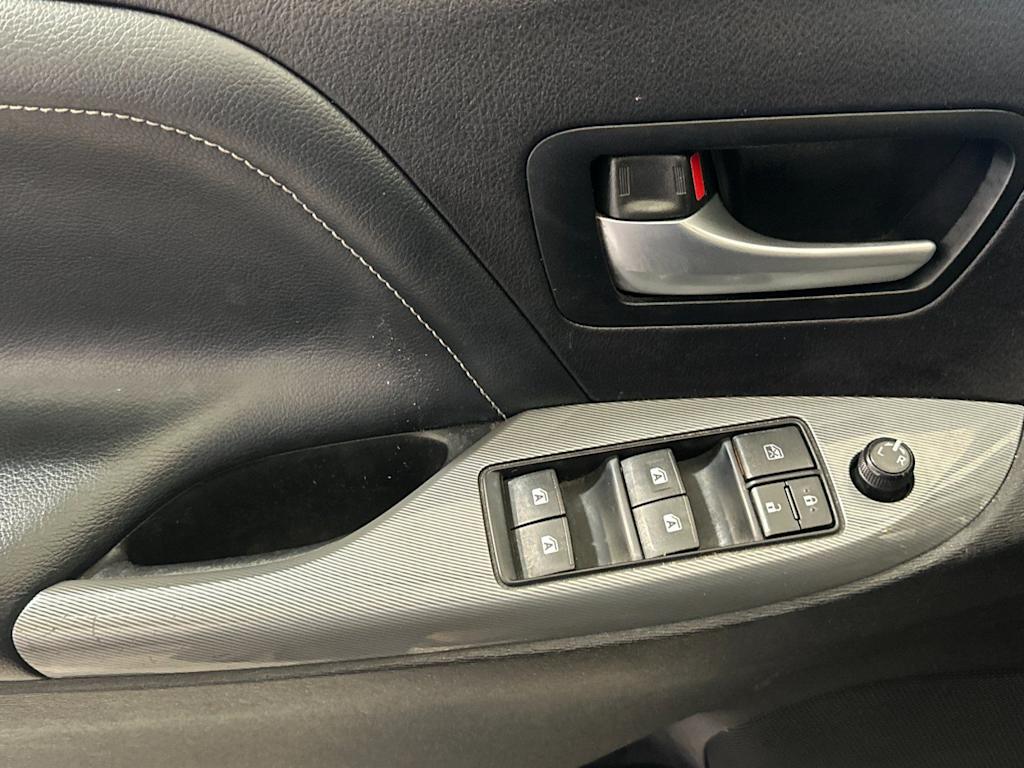 Thumbnail: 2015 Toyota Sienna - 19