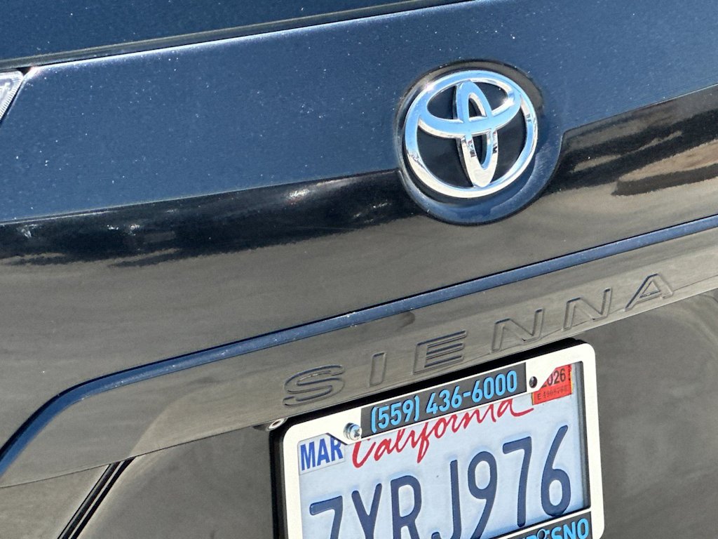 Thumbnail: 2015 Toyota Sienna - 7