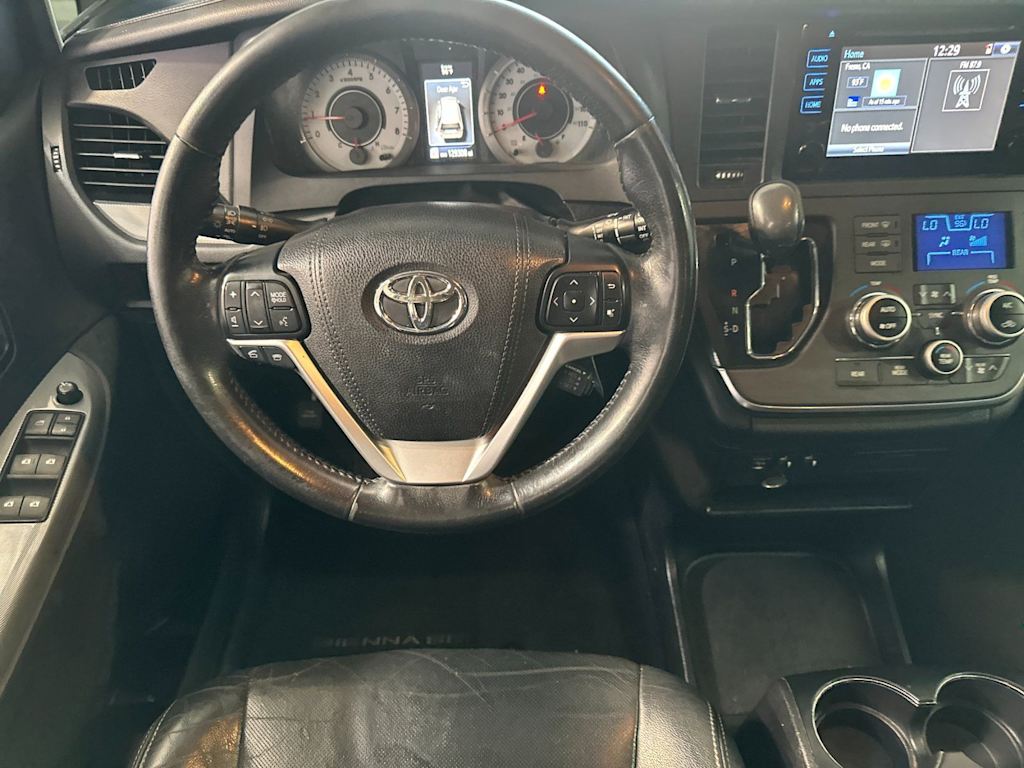 Thumbnail: 2015 Toyota Sienna - 9