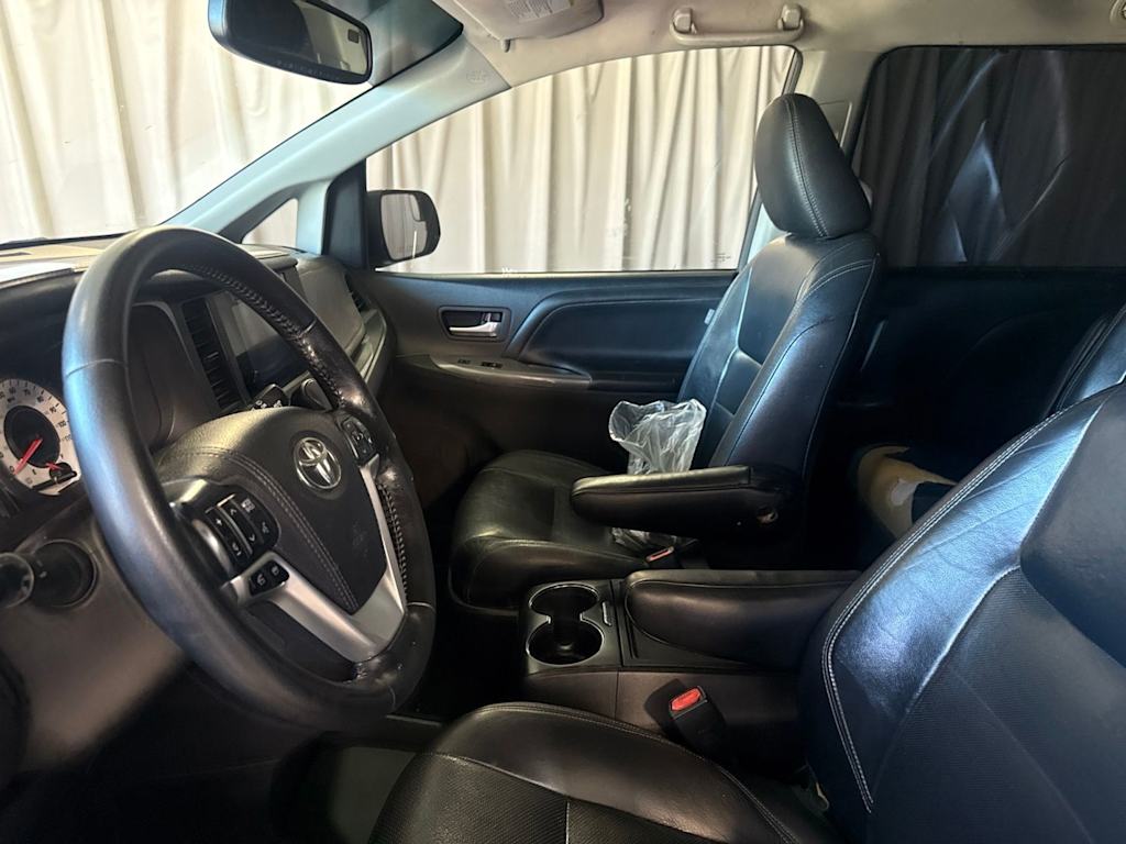Thumbnail: 2015 Toyota Sienna - 8