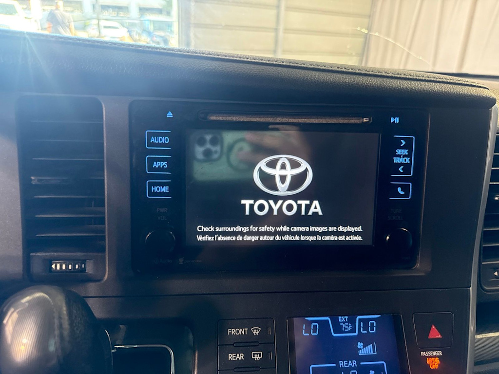 Thumbnail: 2015 Toyota Sienna - 11