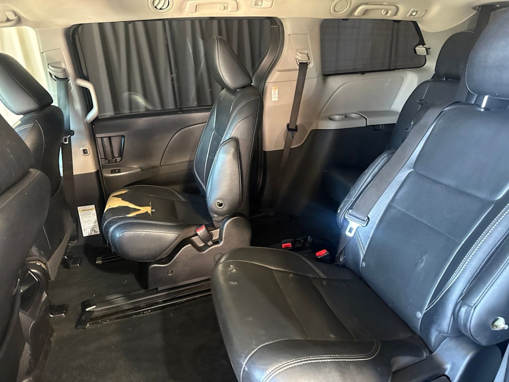 Thumbnail: 2015 Toyota Sienna - 10
